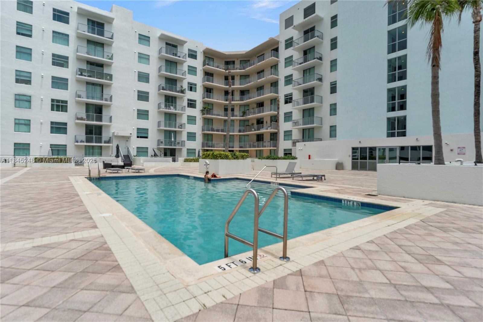 Photo of 140 Dixie Hwy  #735, Hollywood, Florida, 33020 - 