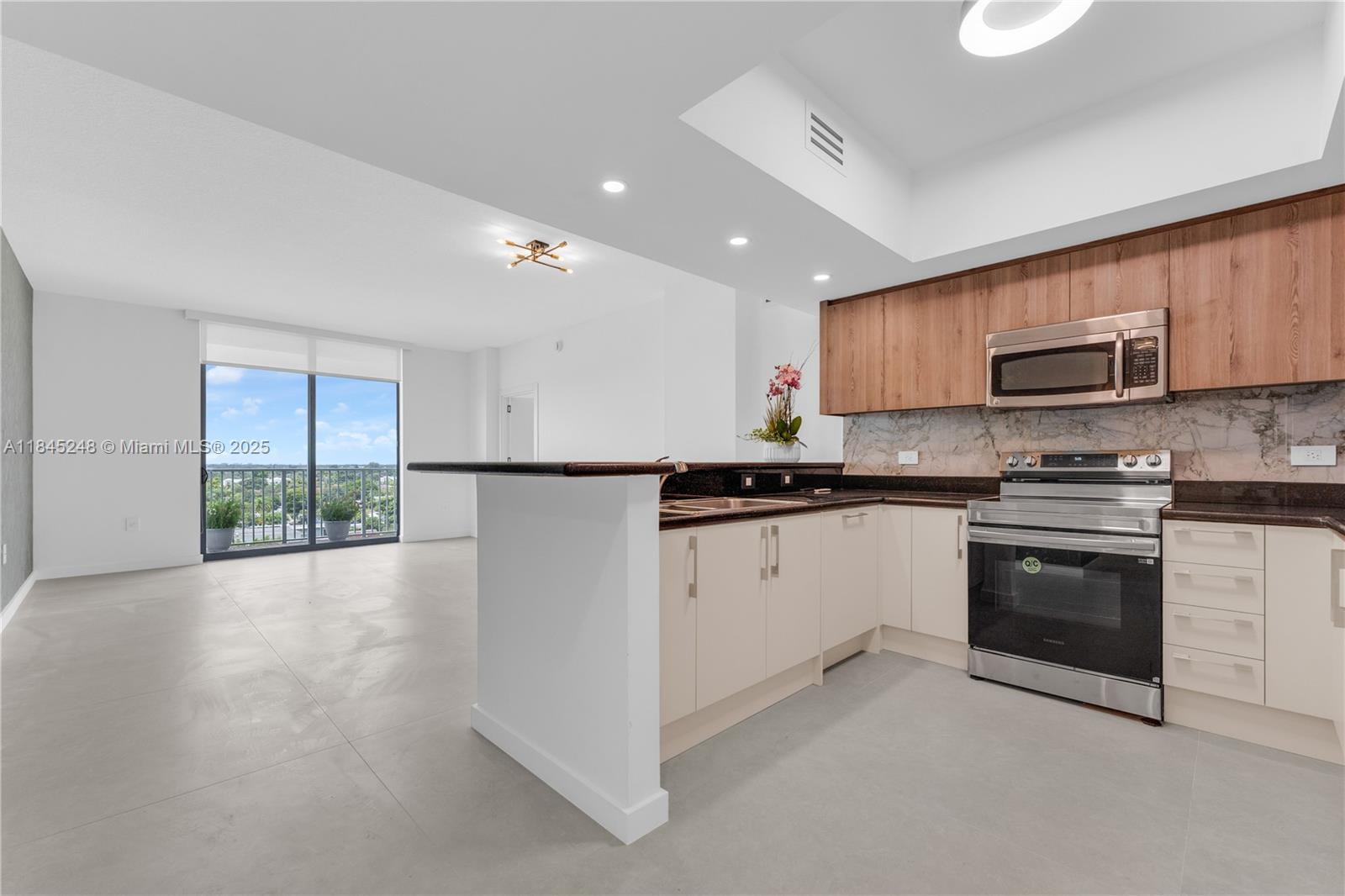 Photo of 140 Dixie Hwy  #735, Hollywood, Florida, 33020 - 