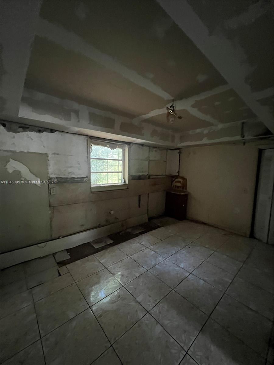 See details 1830 3 / 2 1067 sq. ft. $ 2025-08-12 0 Photo