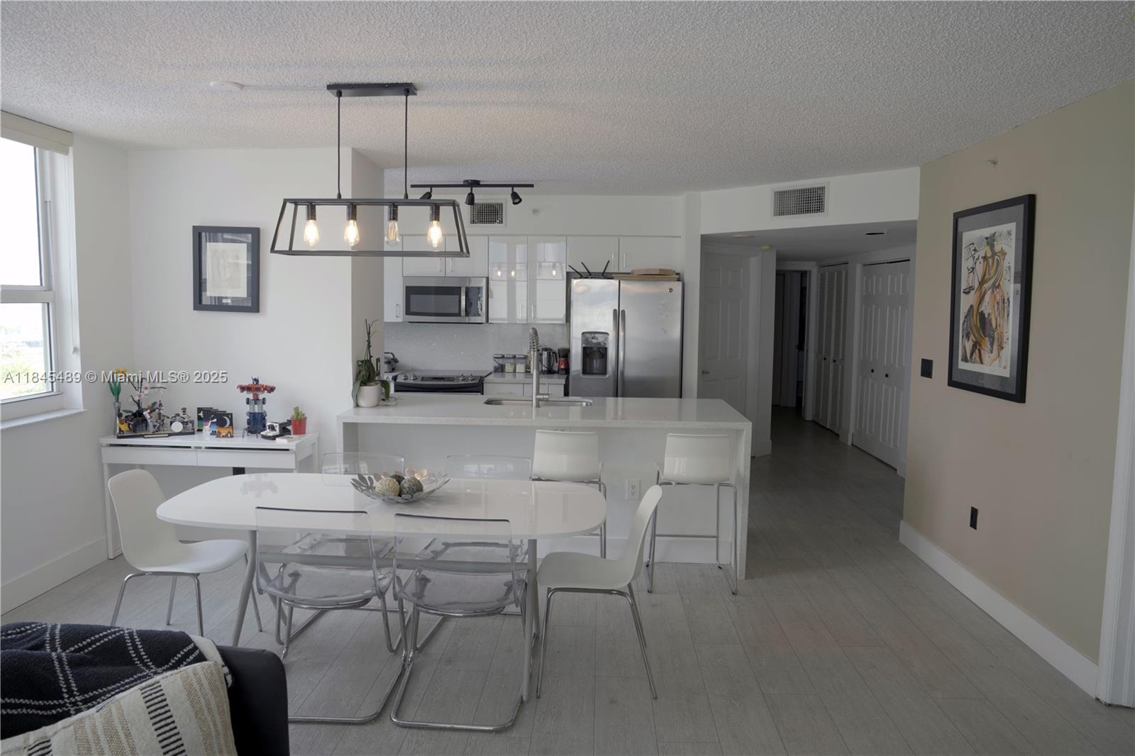 See details 902 3 / 2 1470 sq. ft. $ 2025-08-05 0 Photo