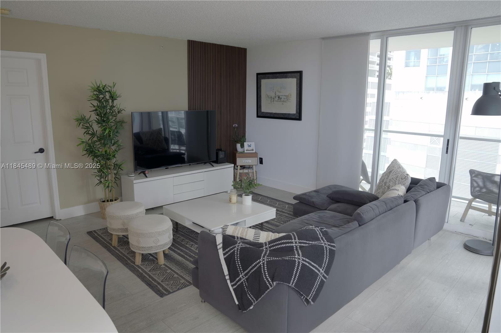 See details 902 3 / 2 1470 sq. ft. $ 2025-08-05 0 Photo