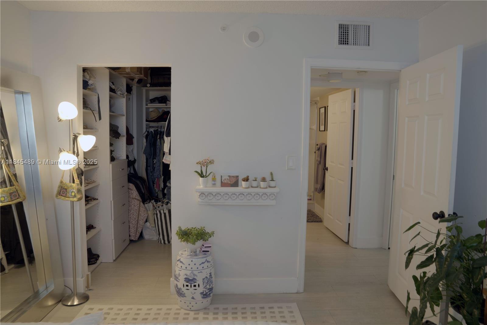 See details 902 3 / 2 1470 sq. ft. $ 2025-08-05 0 Photo
