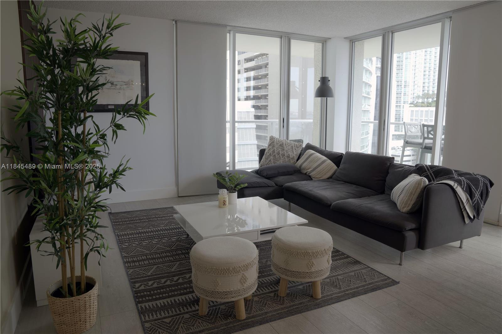 See details 902 3 / 2 1470 sq. ft. $ 2025-08-05 0 Photo
