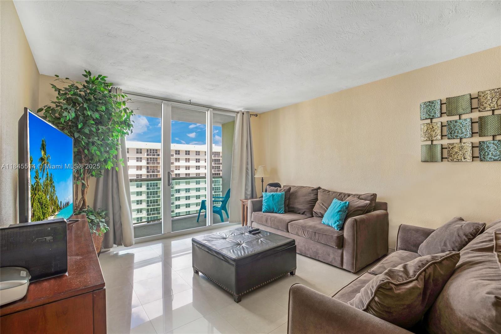 Photo of 3801 Ocean Dr  #15C, Hollywood, Florida, 33019 - 