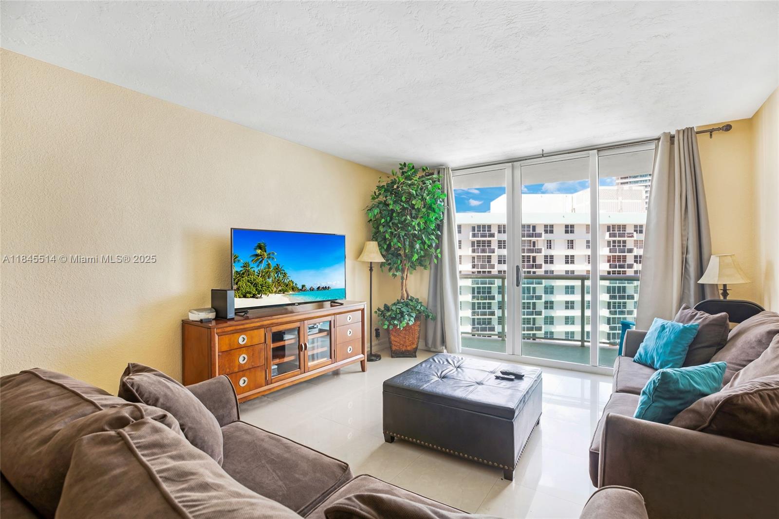 Photo of 3801 Ocean Dr  #15C, Hollywood, Florida, 33019 - 