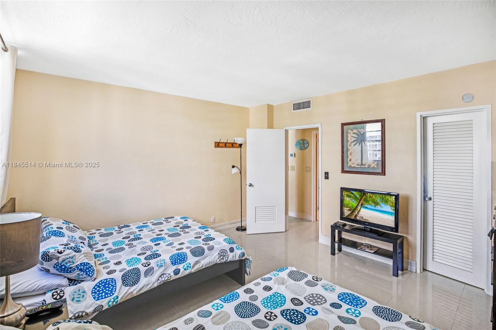 Photo of 3801 Ocean Dr  #15C, Hollywood, Florida, 33019 - 