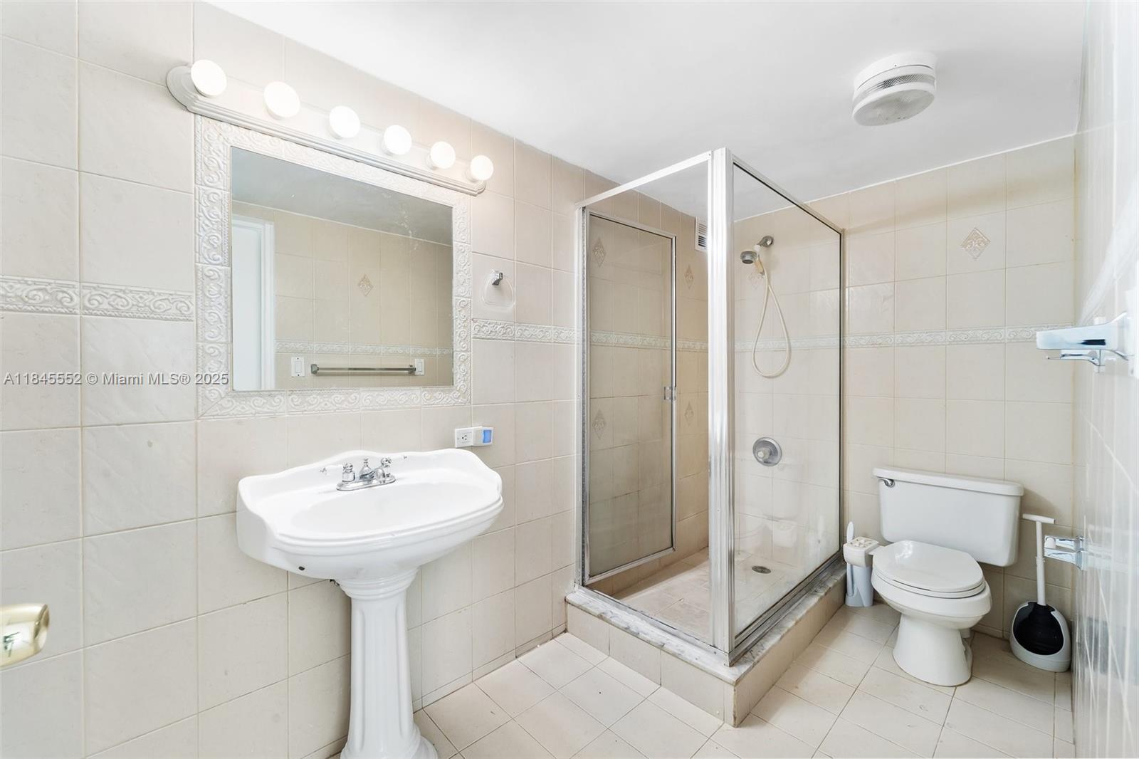 Photo of 16919 Bay Rd  #115, Sunny Isles Beach, Florida, 33160 - 