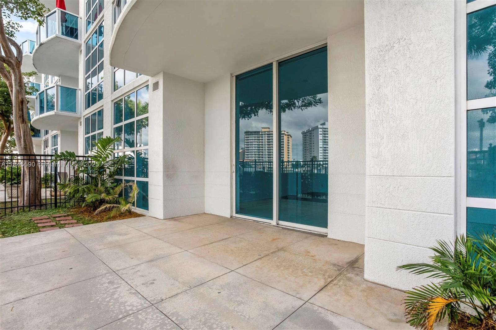 Photo of 1945 Ocean Dr  #M4, Hallandale Beach, Florida, 33009 - 