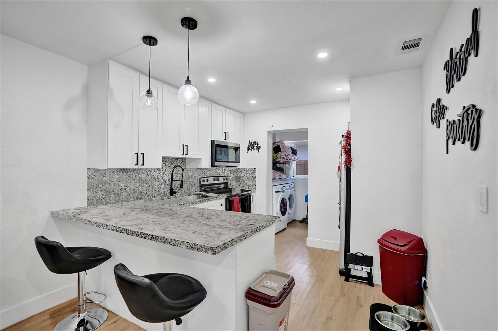 Ver detalles / 0 1650 sq. ft. $ 2026-06-21 0 foto