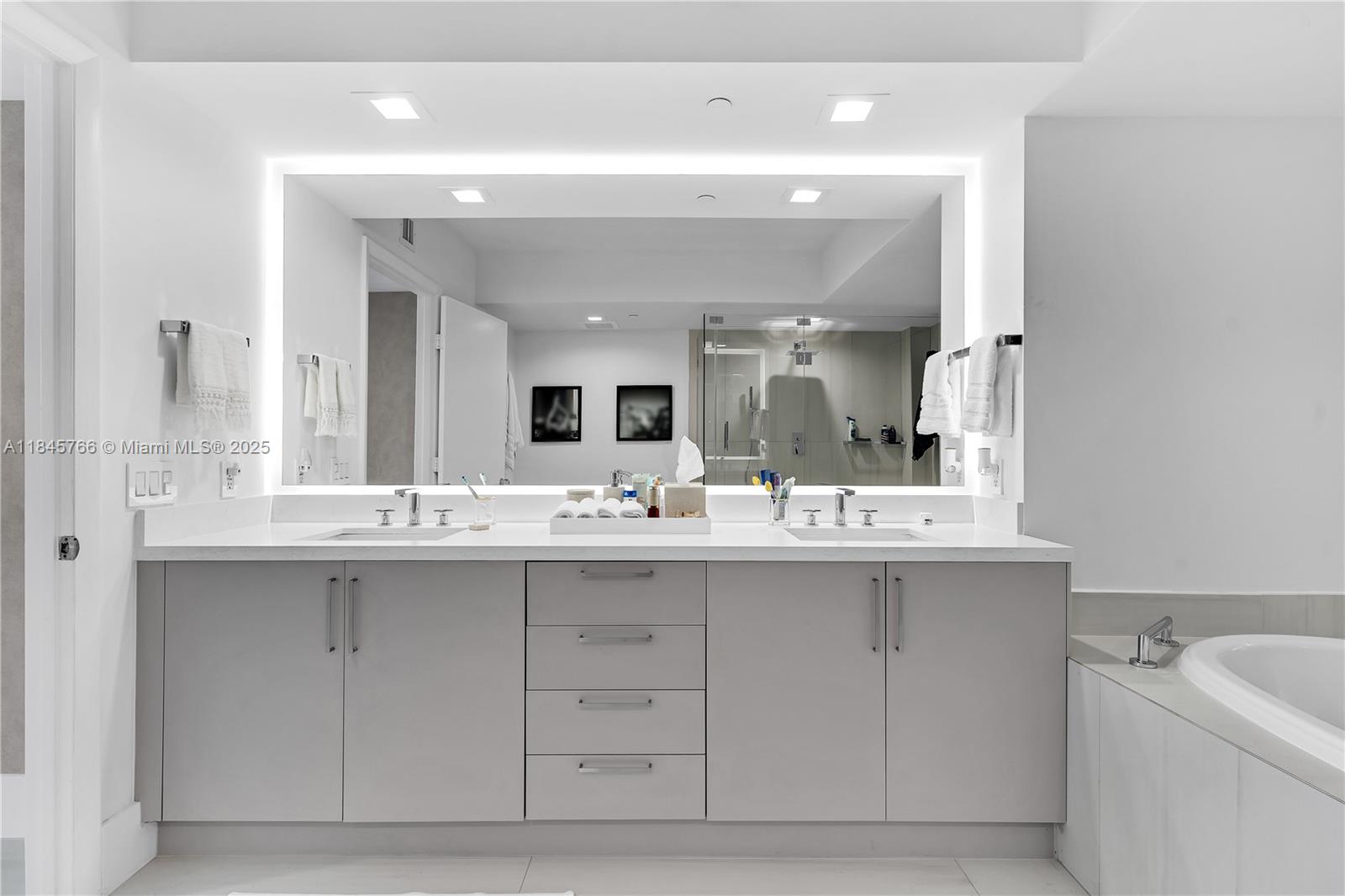 See details 1501 3 / 3 2065 sq. ft. $ 2025-07-23 0 Photo