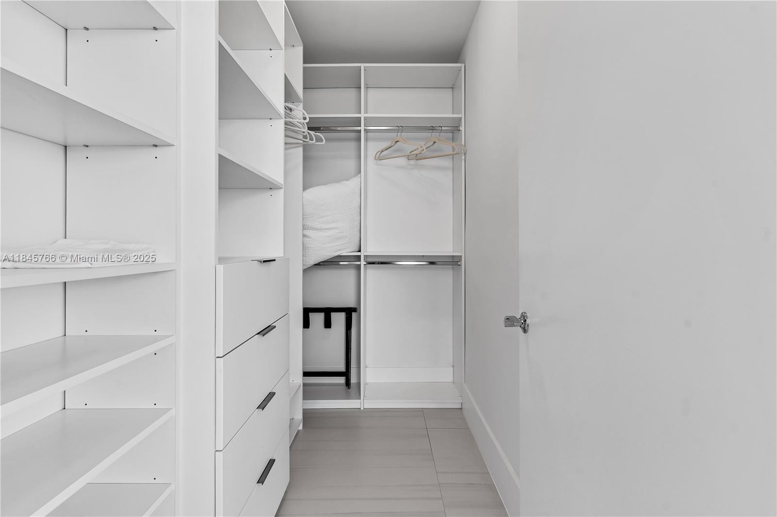 See details 1501 3 / 3 2065 sq. ft. $ 2025-07-23 0 Photo