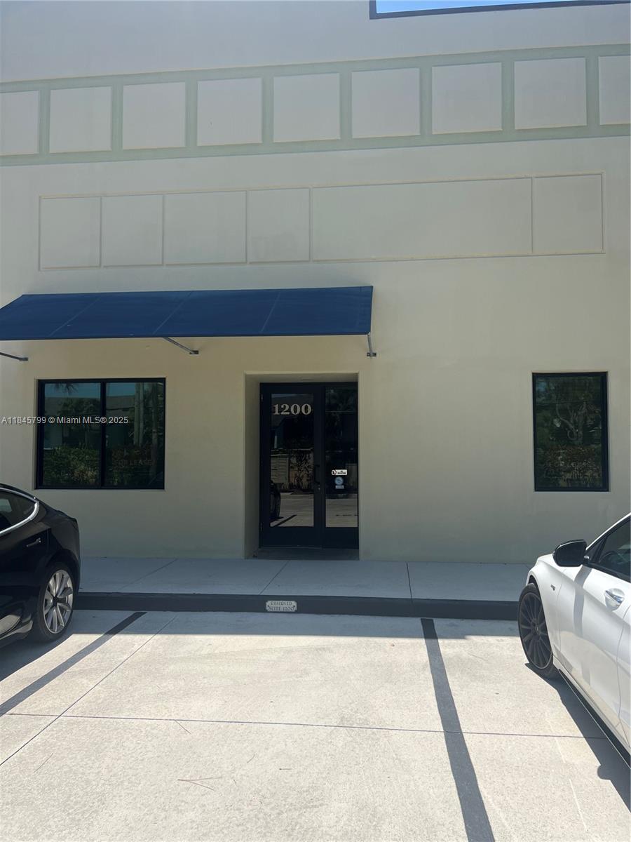 1200  /   sq. ft. $ 2025-07-23 0 foto