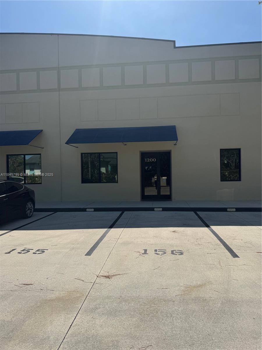 1200  /   sq. ft. $ 2025-07-23 0 foto