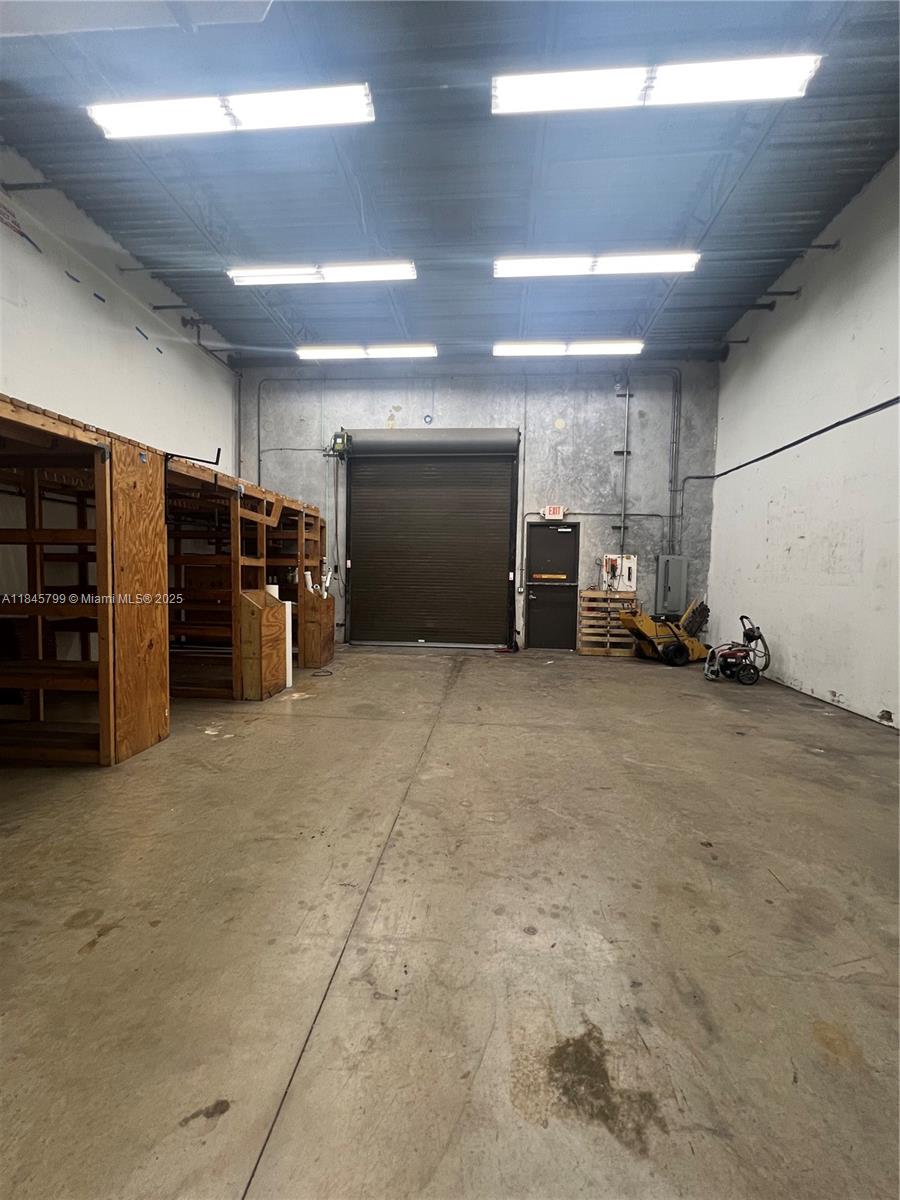 1200  /   sq. ft. $ 2025-07-23 0 foto