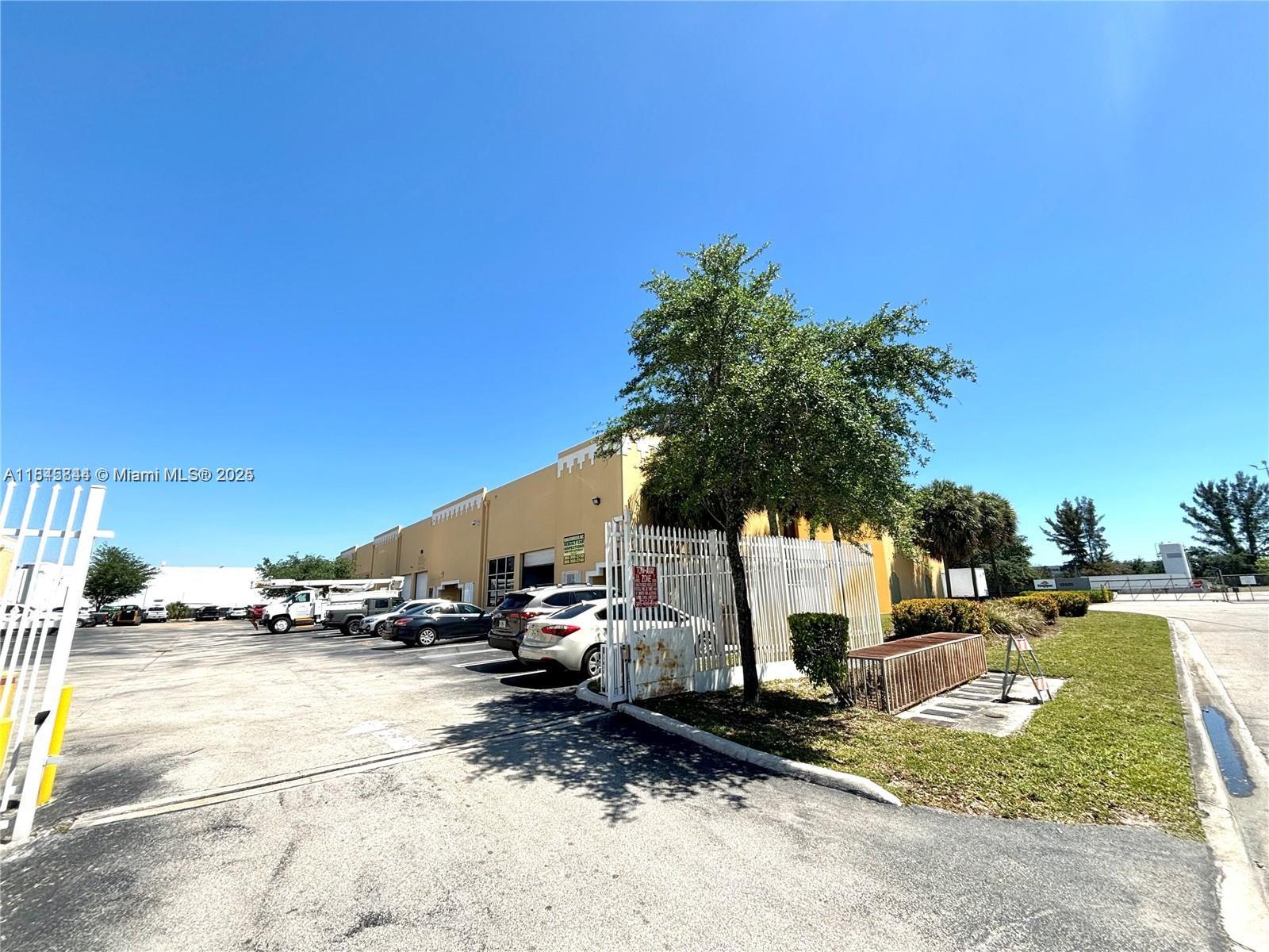 8  /   sq. ft. $ 2025-08-04 0 foto