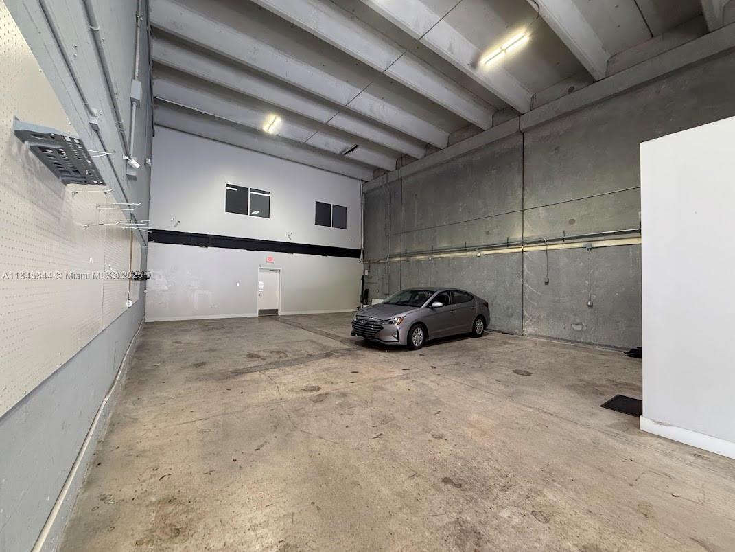 8  /   sq. ft. $ 2025-08-04 0 foto