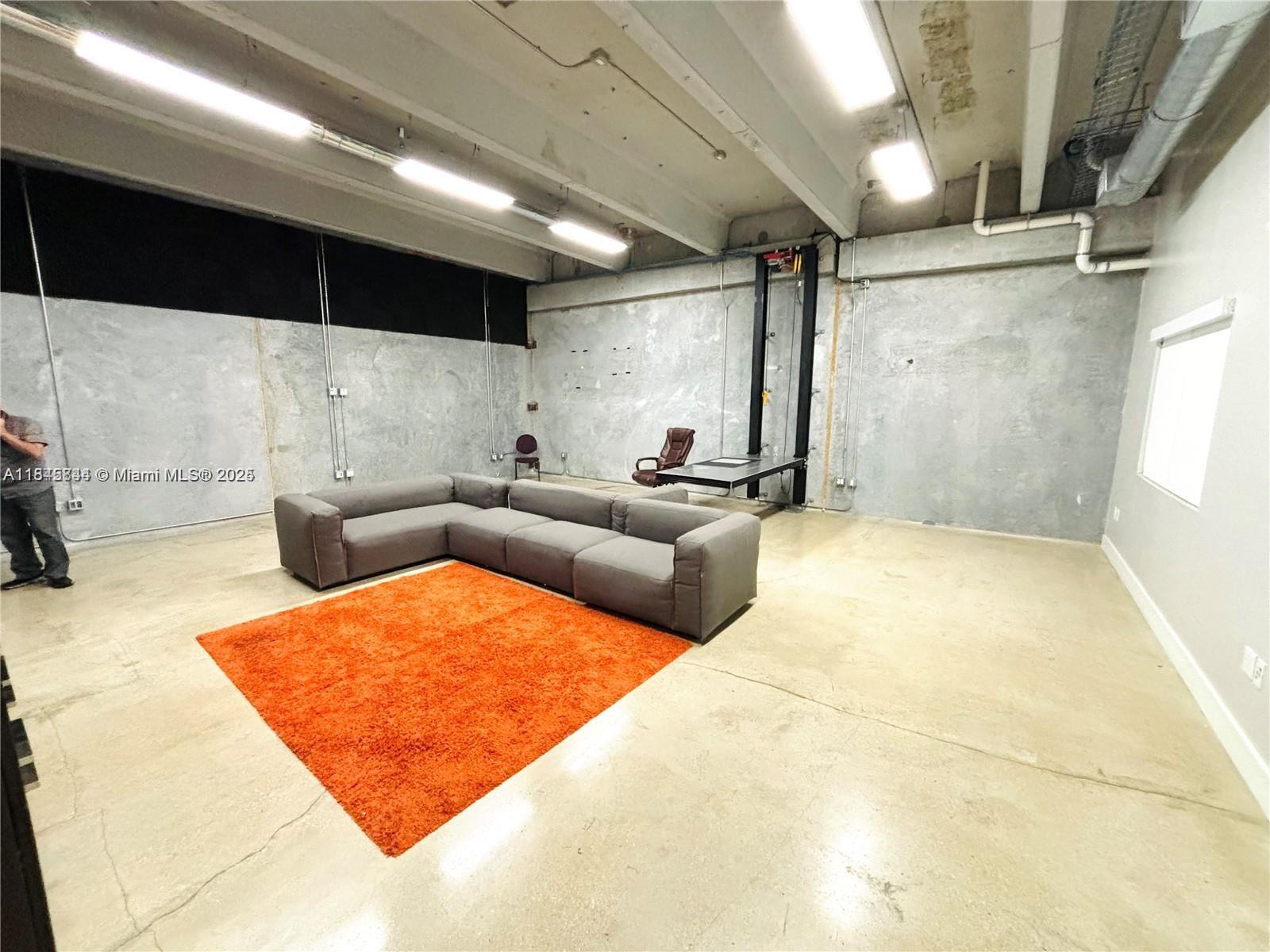 8  /   sq. ft. $ 2025-08-04 0 foto