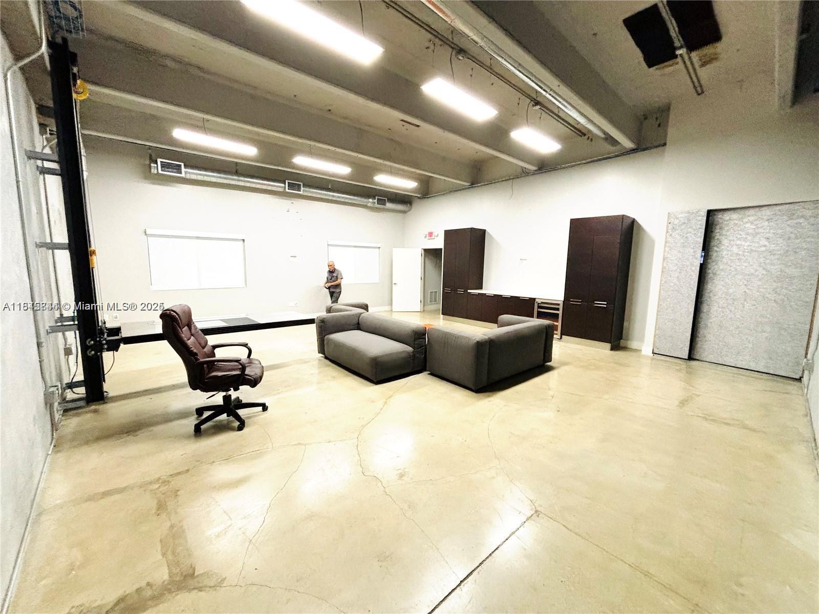 8  /   sq. ft. $ 2025-08-04 0 foto