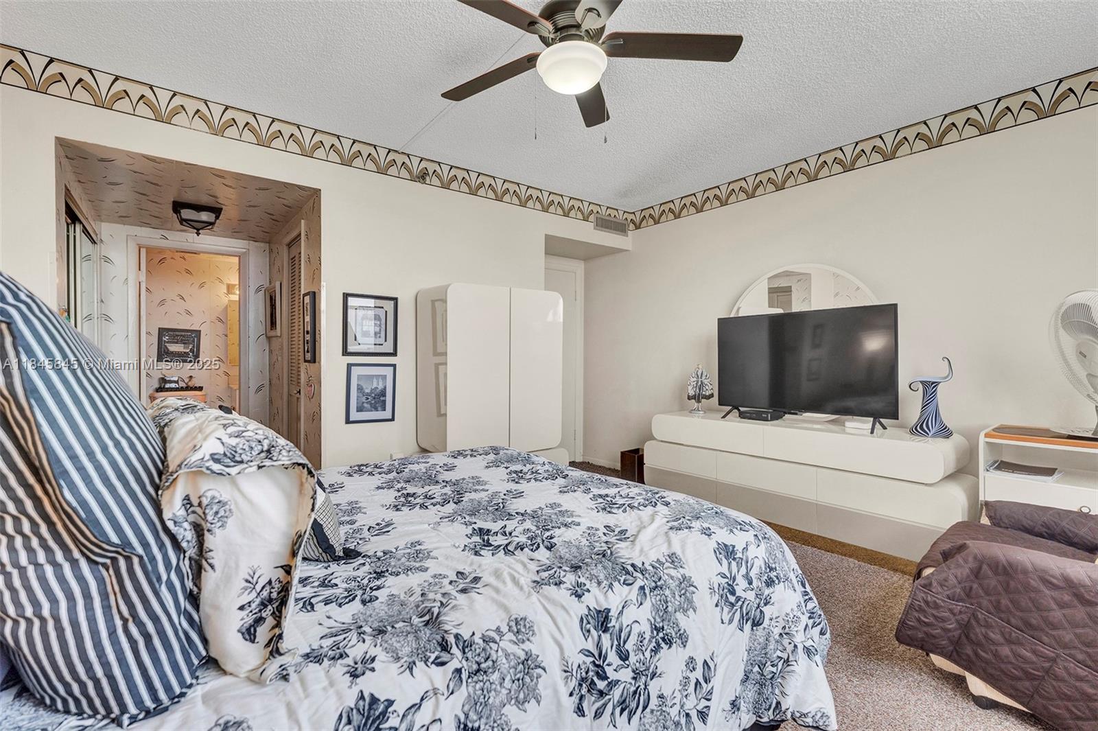 See details 1114 1 / 2 844 sq. ft. $ 2025-07-23 0 Photo