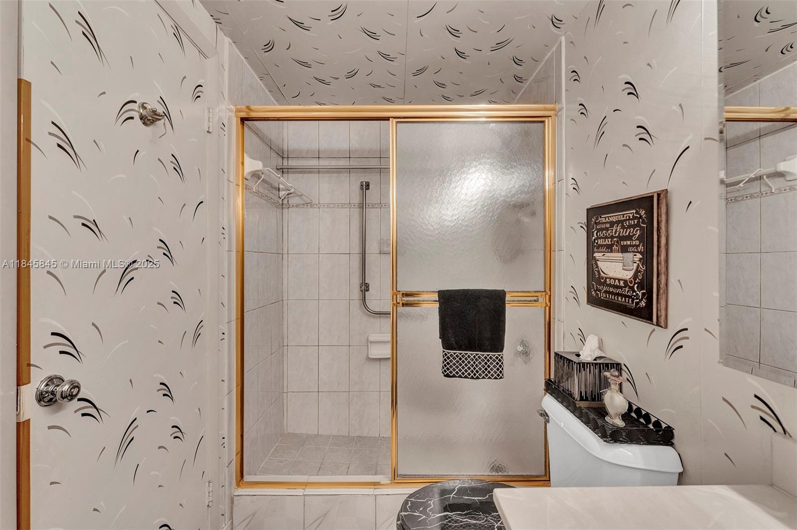 See details 1114 1 / 2 844 sq. ft. $ 2025-07-23 0 Photo