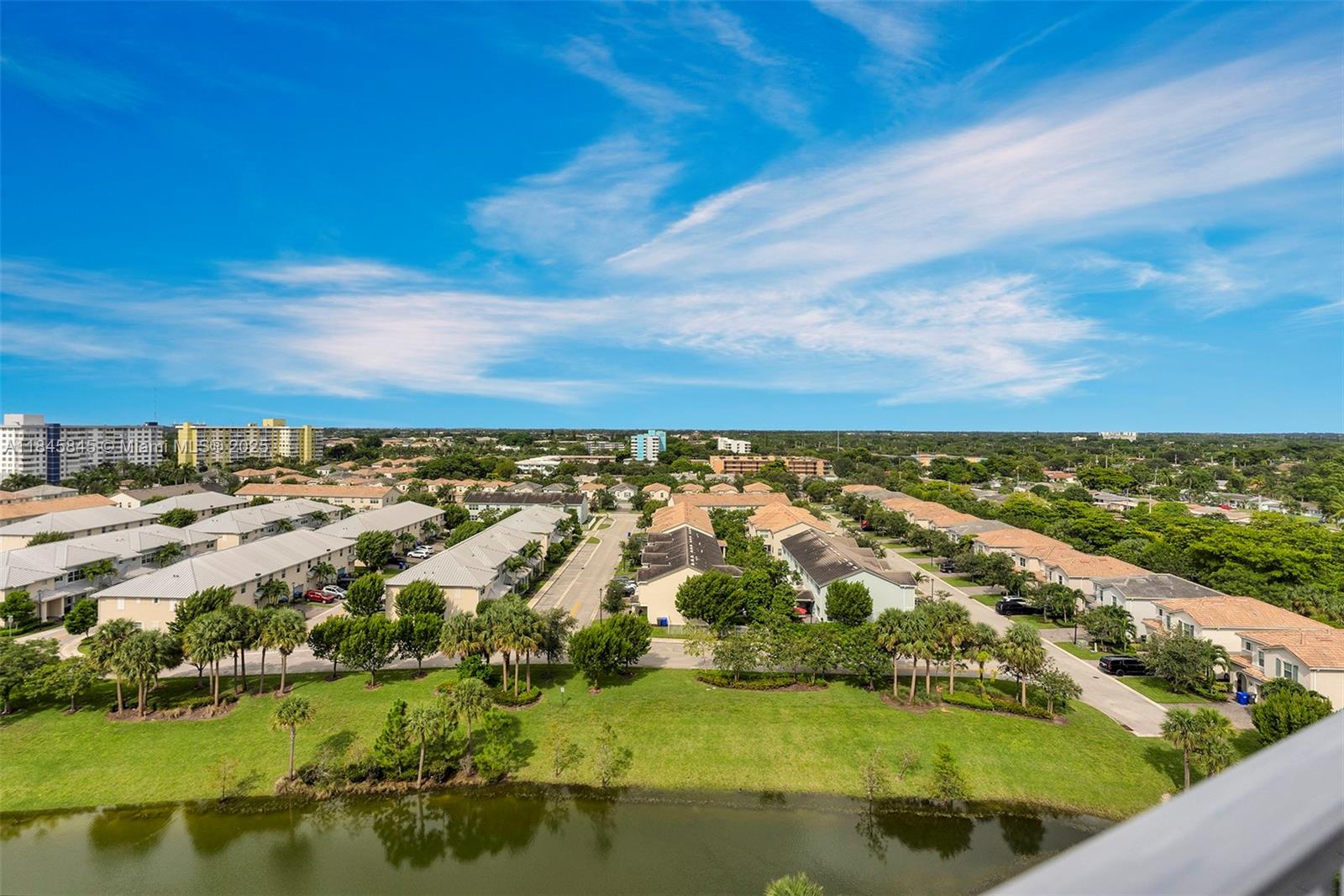 See details 1114 1 / 2 844 sq. ft. $ 2025-07-23 0 Photo