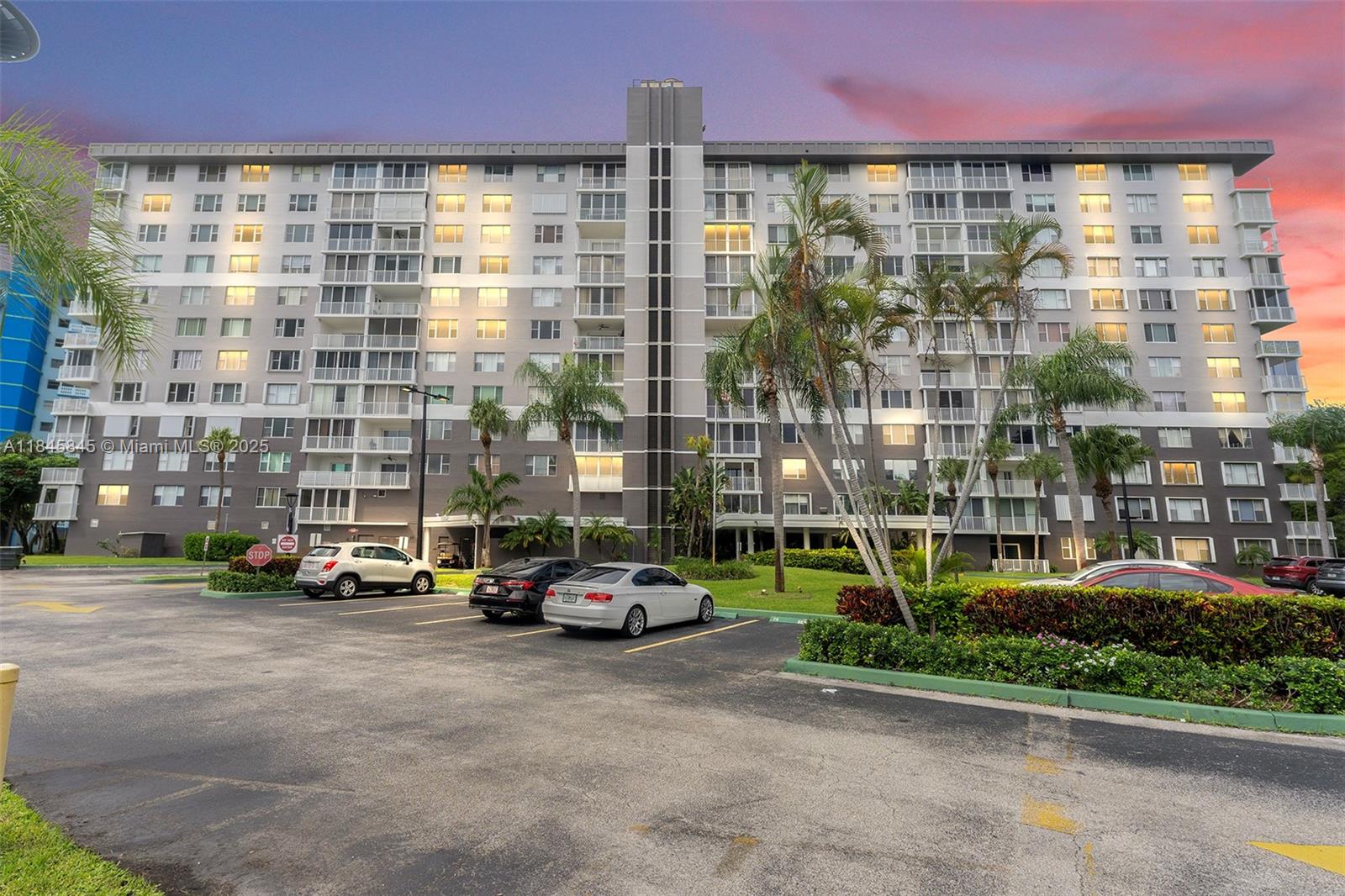 See details 1114 1 / 2 844 sq. ft. $ 2025-07-23 0 Photo