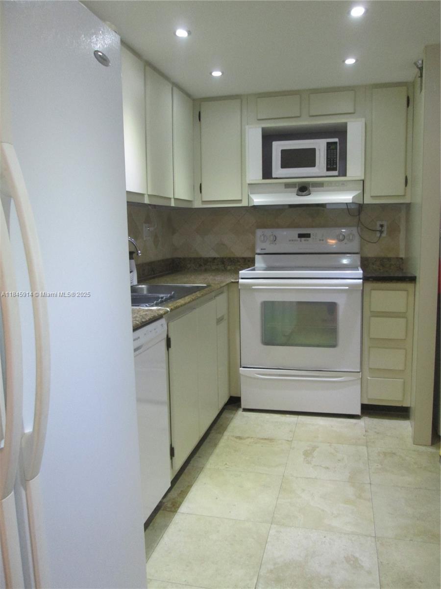 See details 903 2 / 2 1008 sq. ft. $ 2025-07-23 0 Photo