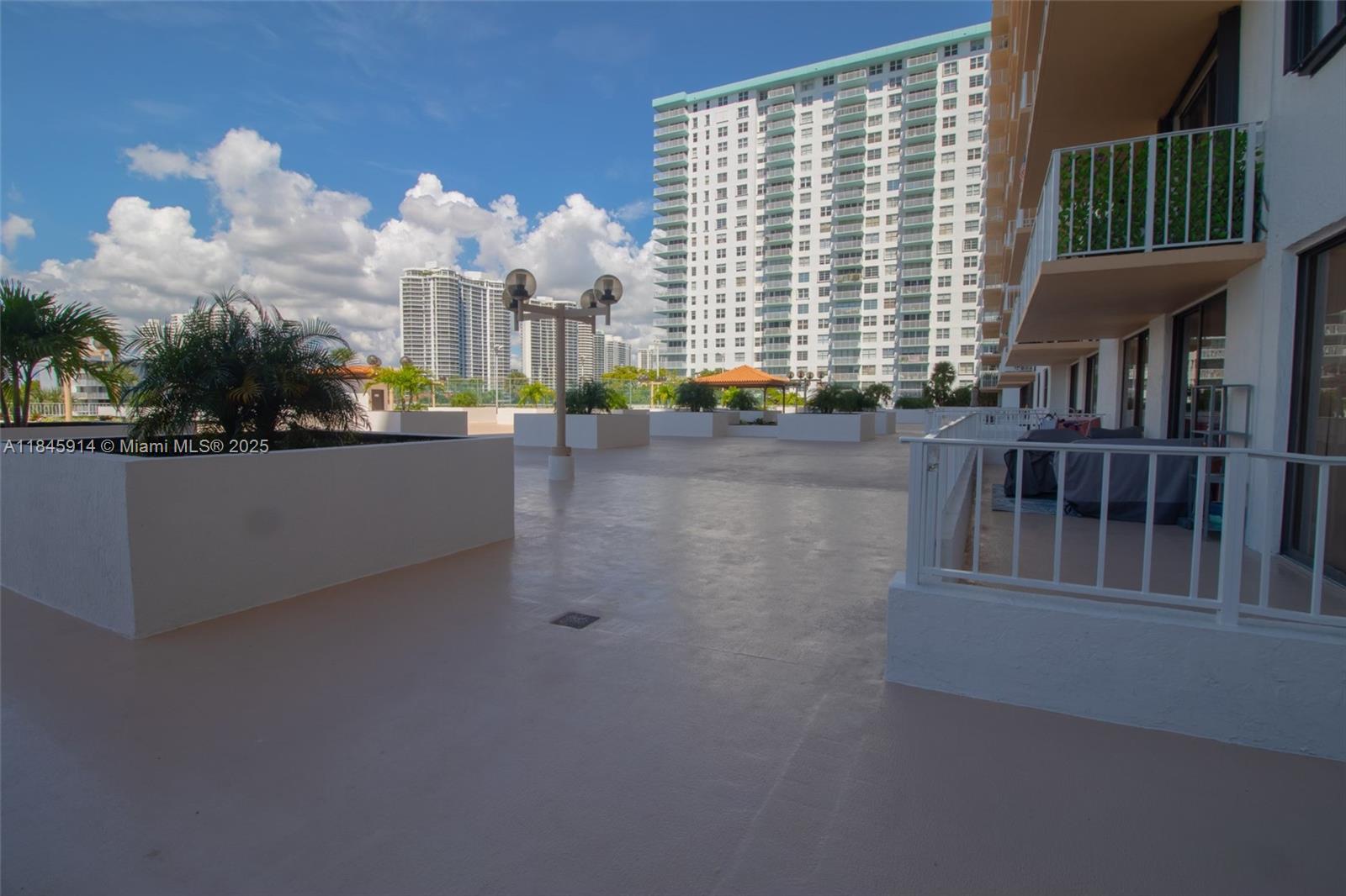 See details 903 2 / 2 1008 sq. ft. $ 2025-07-23 0 Photo