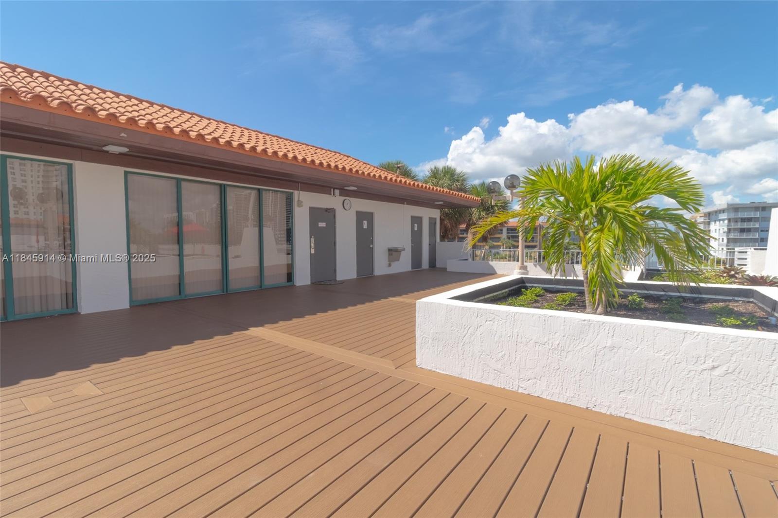 See details 903 2 / 2 1008 sq. ft. $ 2025-07-23 0 Photo