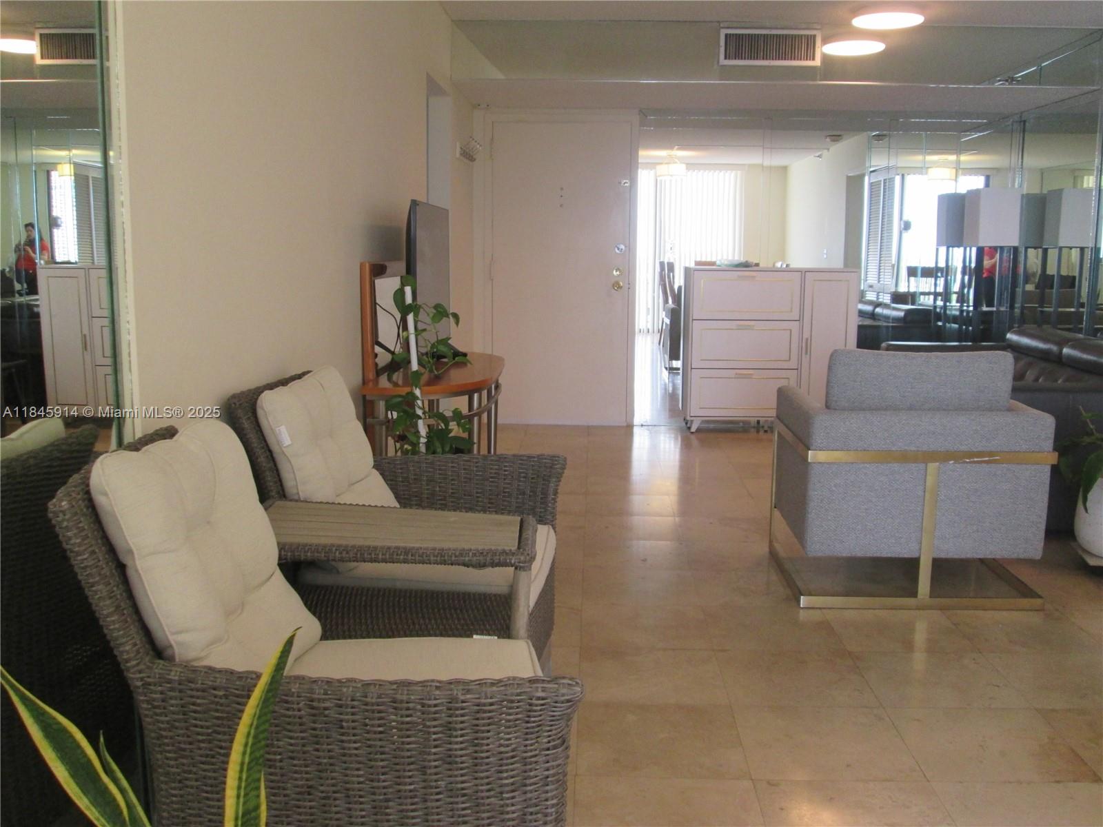 See details 903 2 / 2 1008 sq. ft. $ 2025-07-23 0 Photo