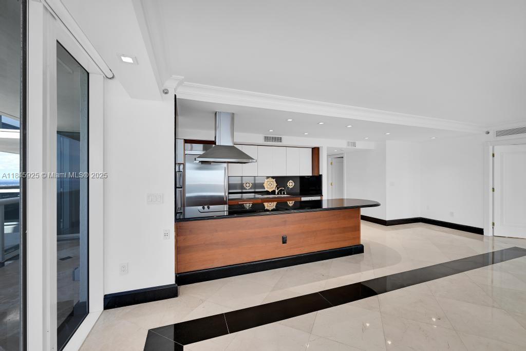 Ver detalles 4204 3 / 3 2078 sq. ft. $ 2025-08-06 0 foto