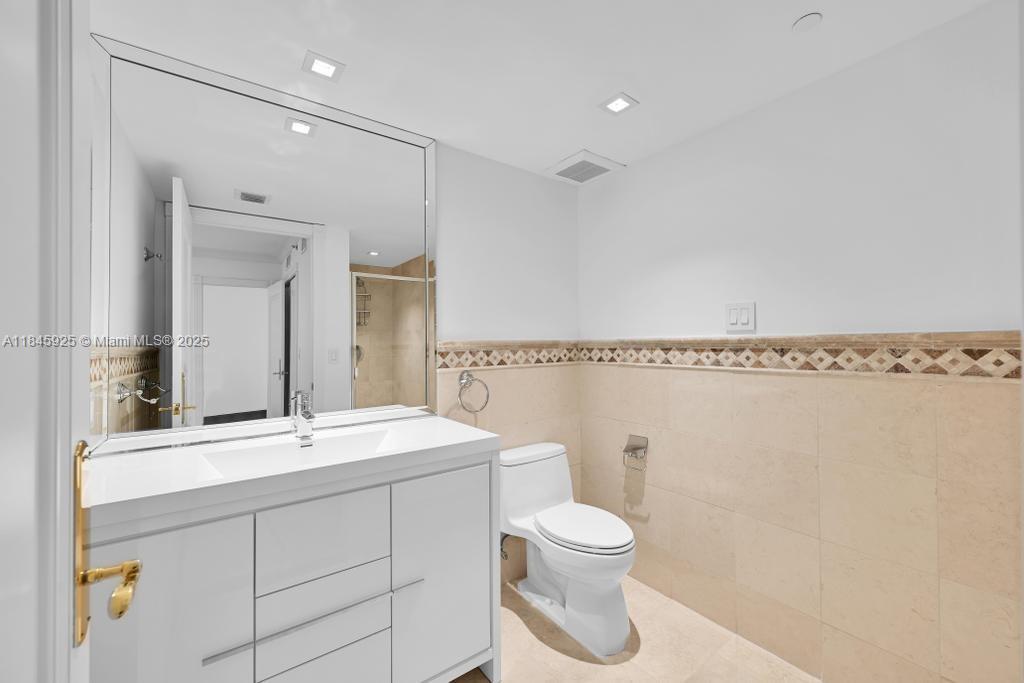 Ver detalles 4204 3 / 3 2078 sq. ft. $ 2025-08-06 0 foto