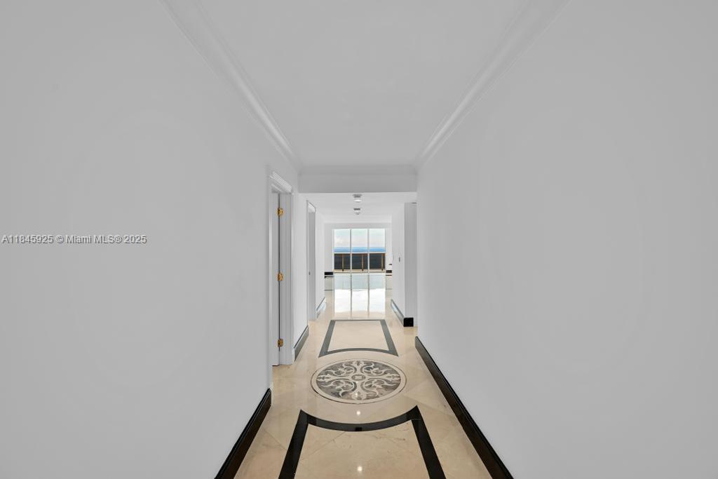Ver detalles 4204 3 / 3 2078 sq. ft. $ 2025-08-06 0 foto