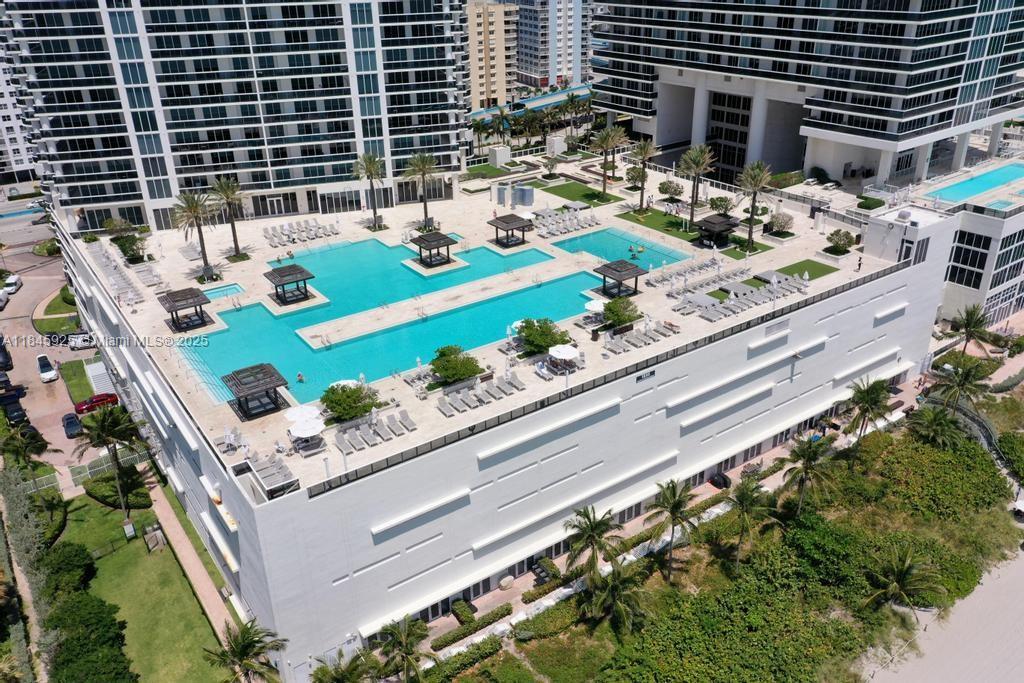 Ver detalles 4204 3 / 3 2078 sq. ft. $ 2025-08-06 0 foto