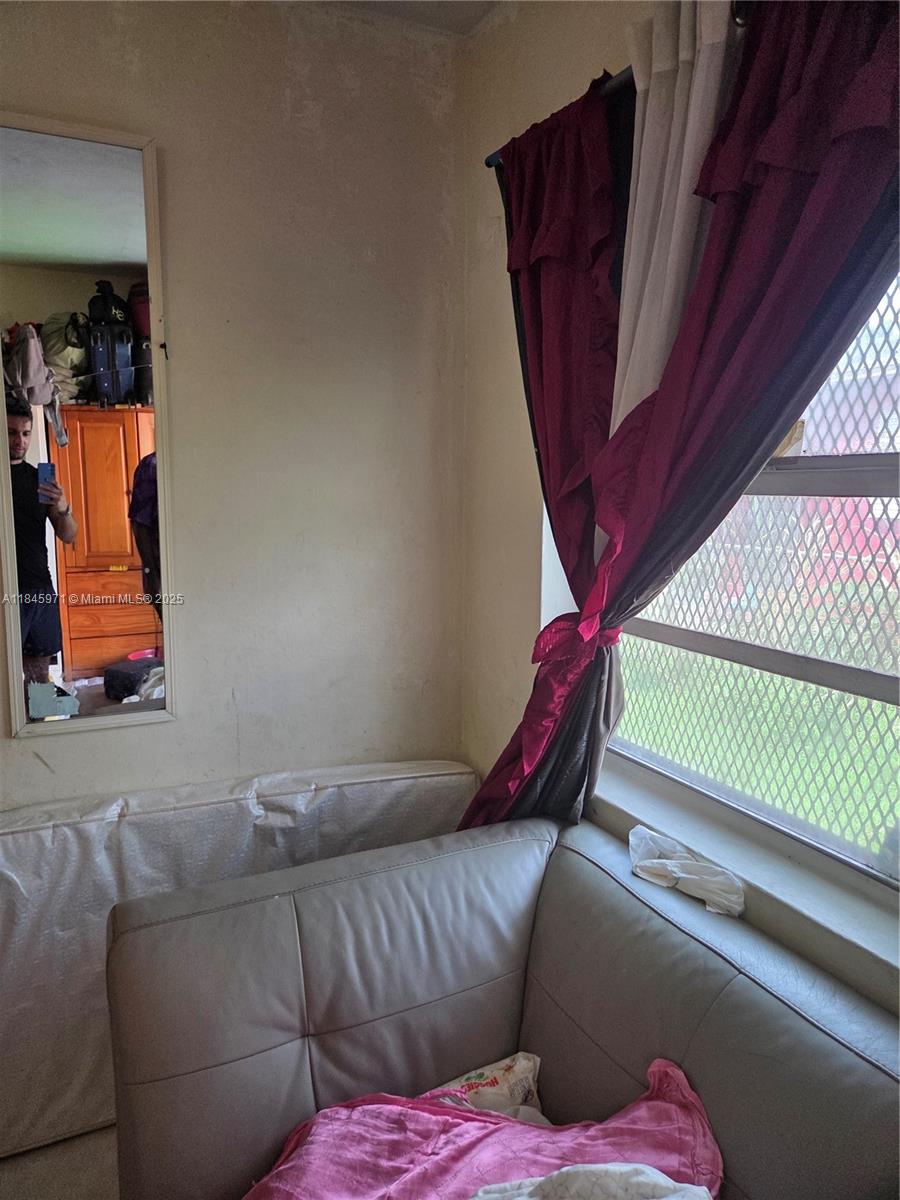 See details / 962 sq. ft. $ 2025-07-23 0 Photo
