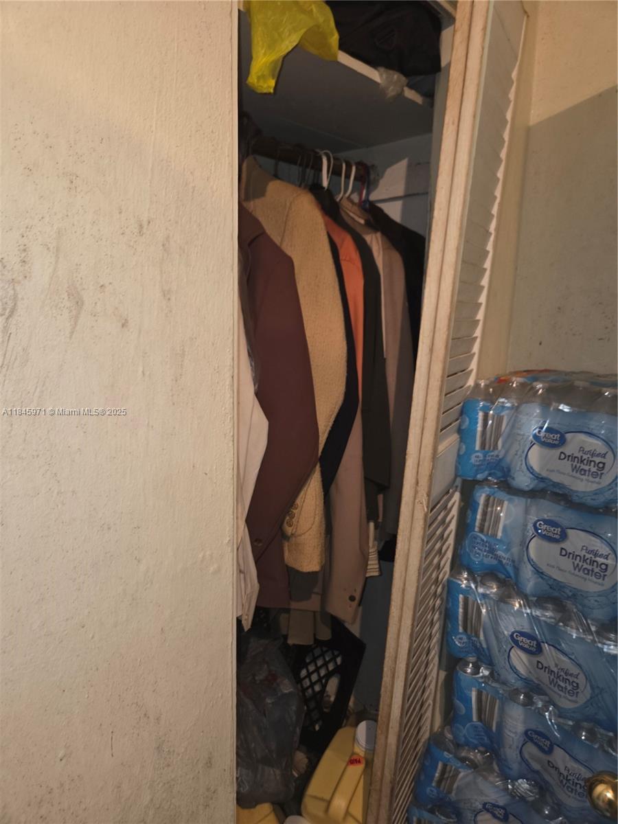 See details / 962 sq. ft. $ 2025-07-23 0 Photo