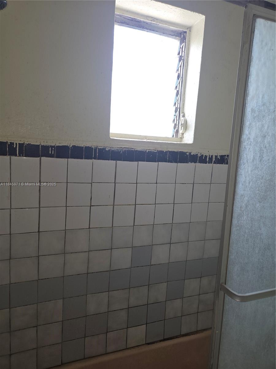 See details / 962 sq. ft. $ 2025-07-23 0 Photo