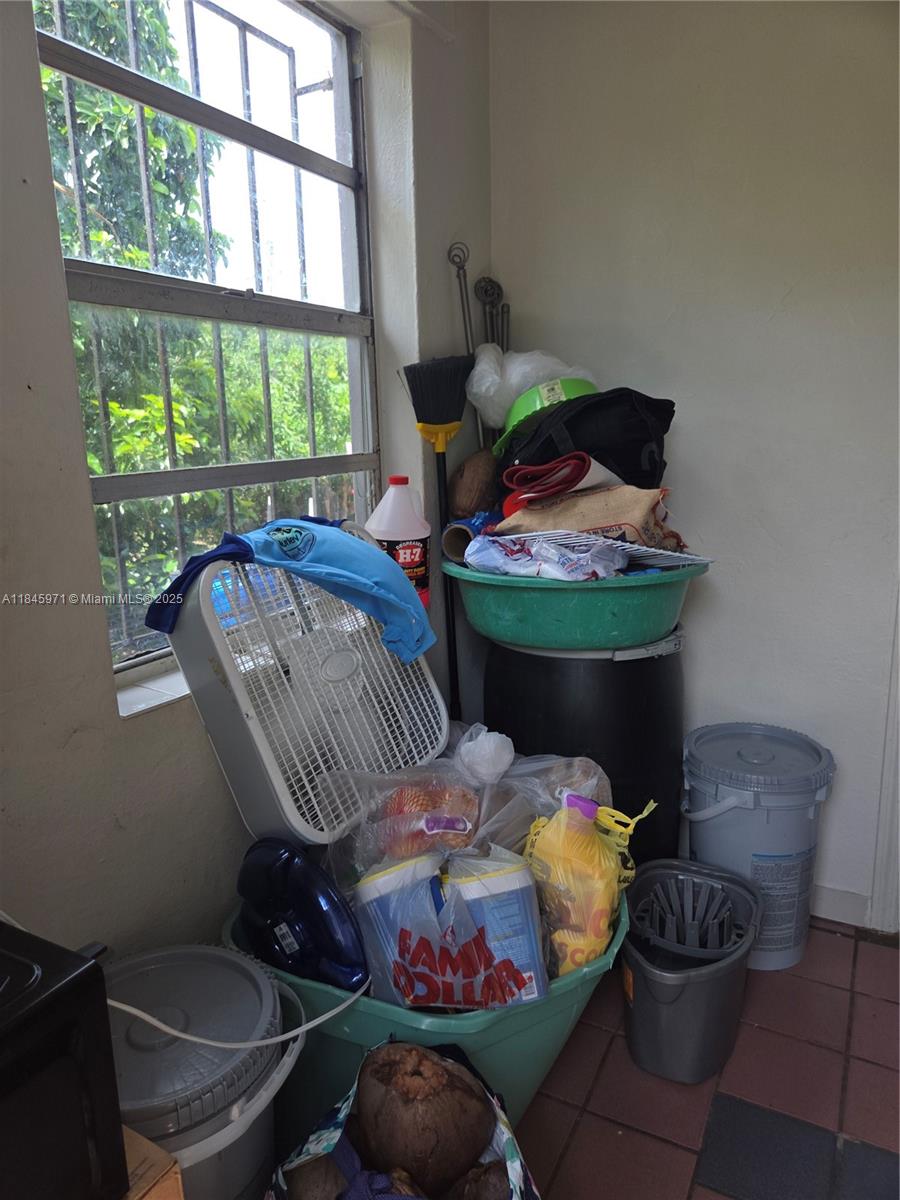 See details / 962 sq. ft. $ 2025-07-23 0 Photo