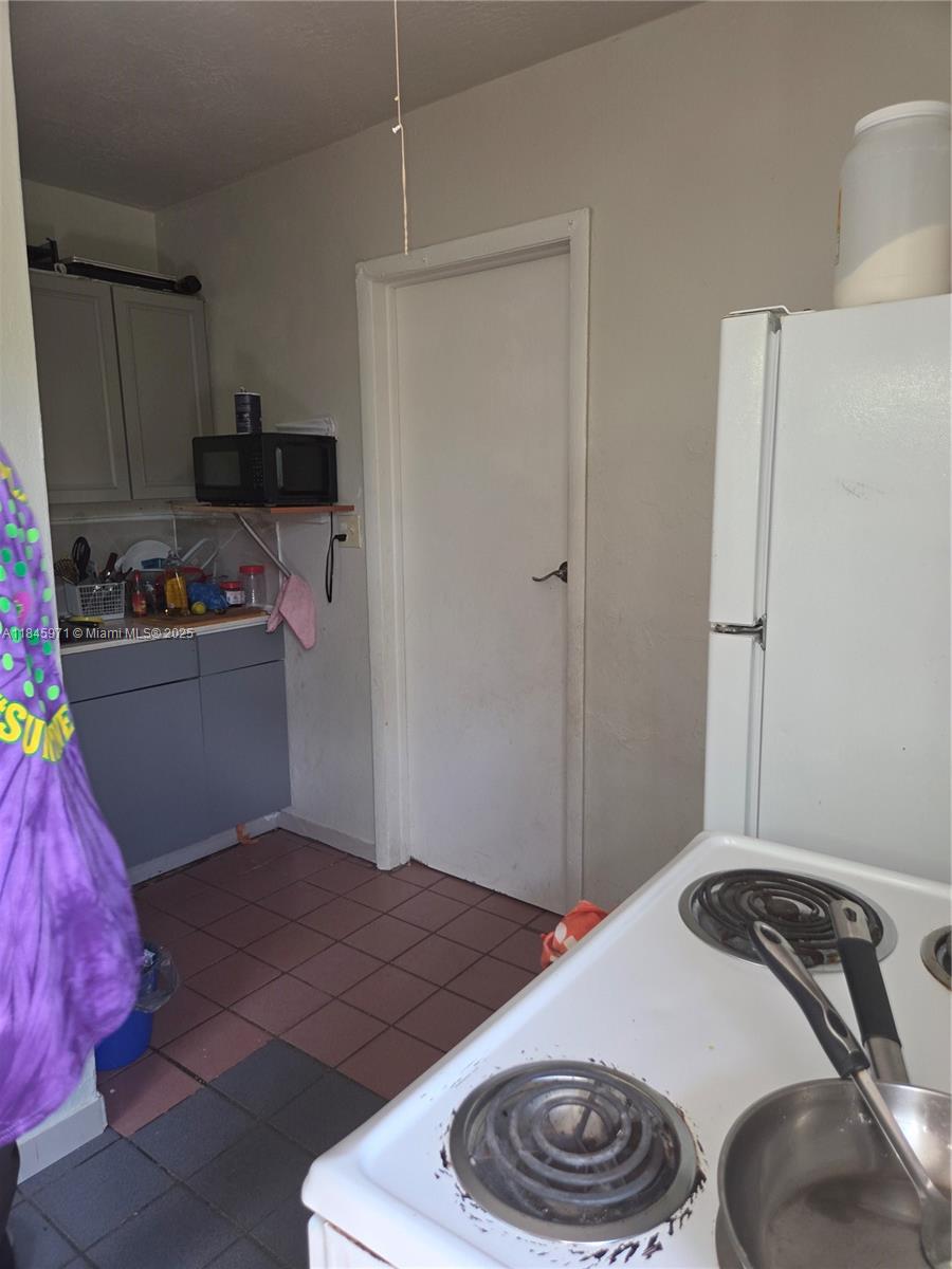 See details / 962 sq. ft. $ 2025-07-23 0 Photo