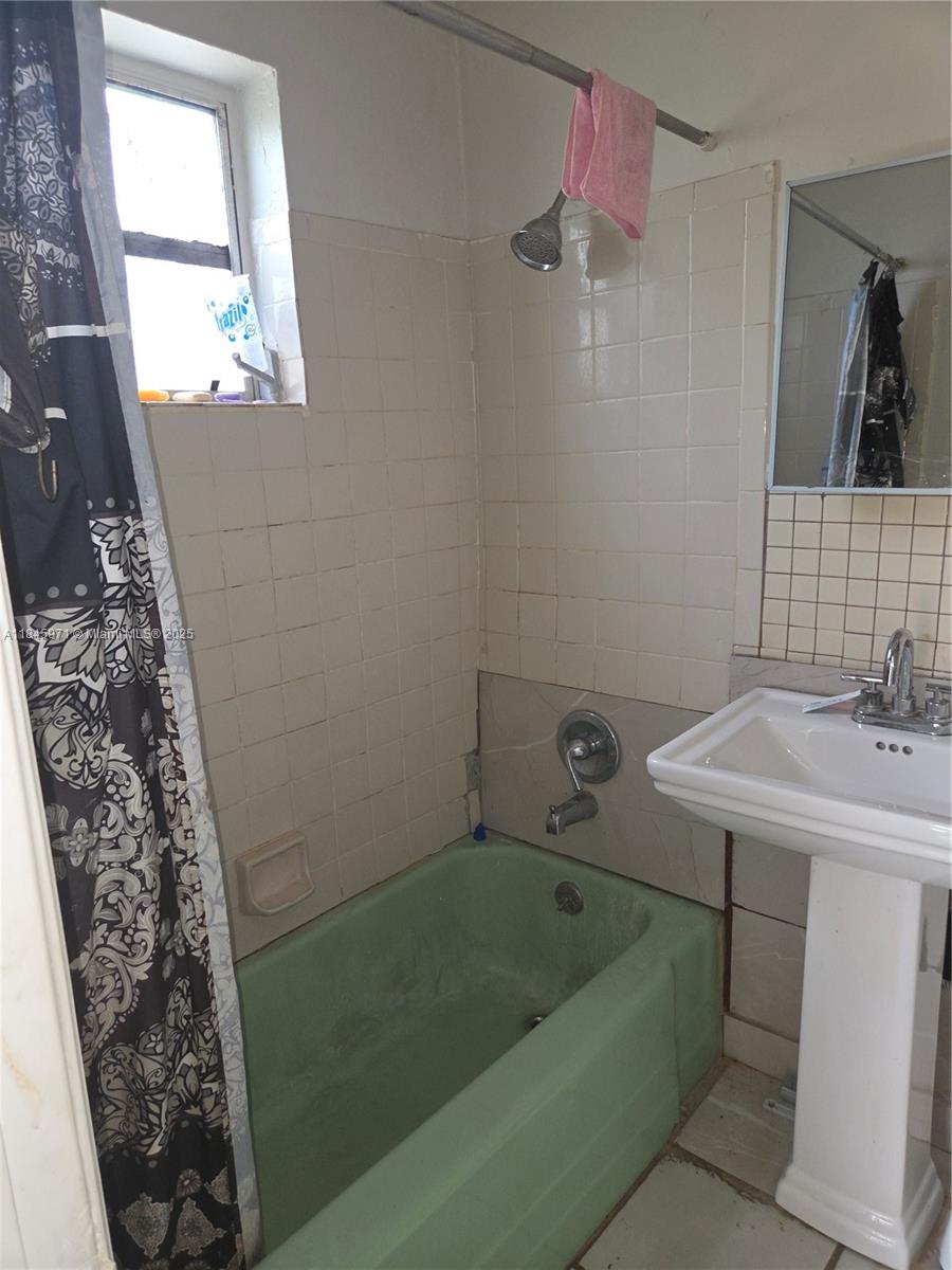 See details / 962 sq. ft. $ 2025-07-23 0 Photo