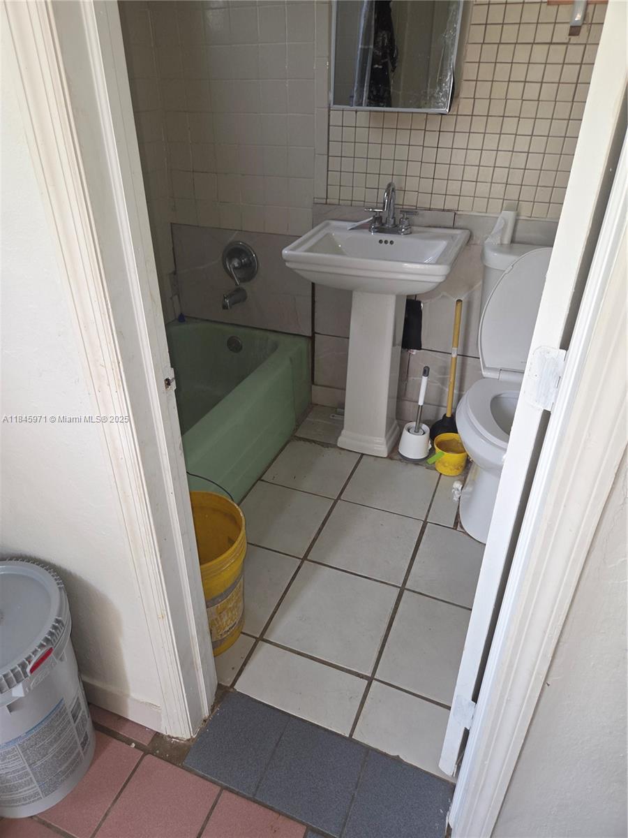 See details / 962 sq. ft. $ 2025-07-23 0 Photo