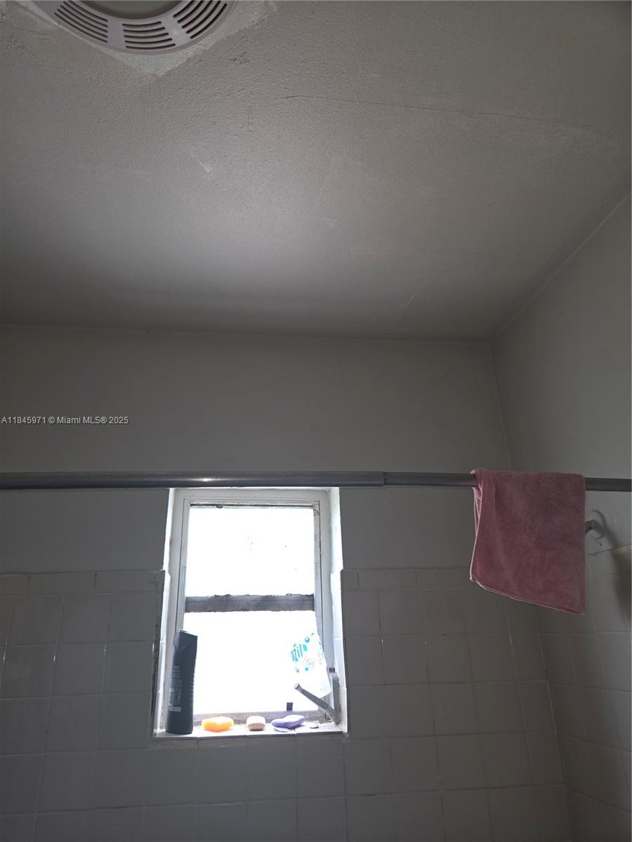 See details / 962 sq. ft. $ 2025-07-23 0 Photo