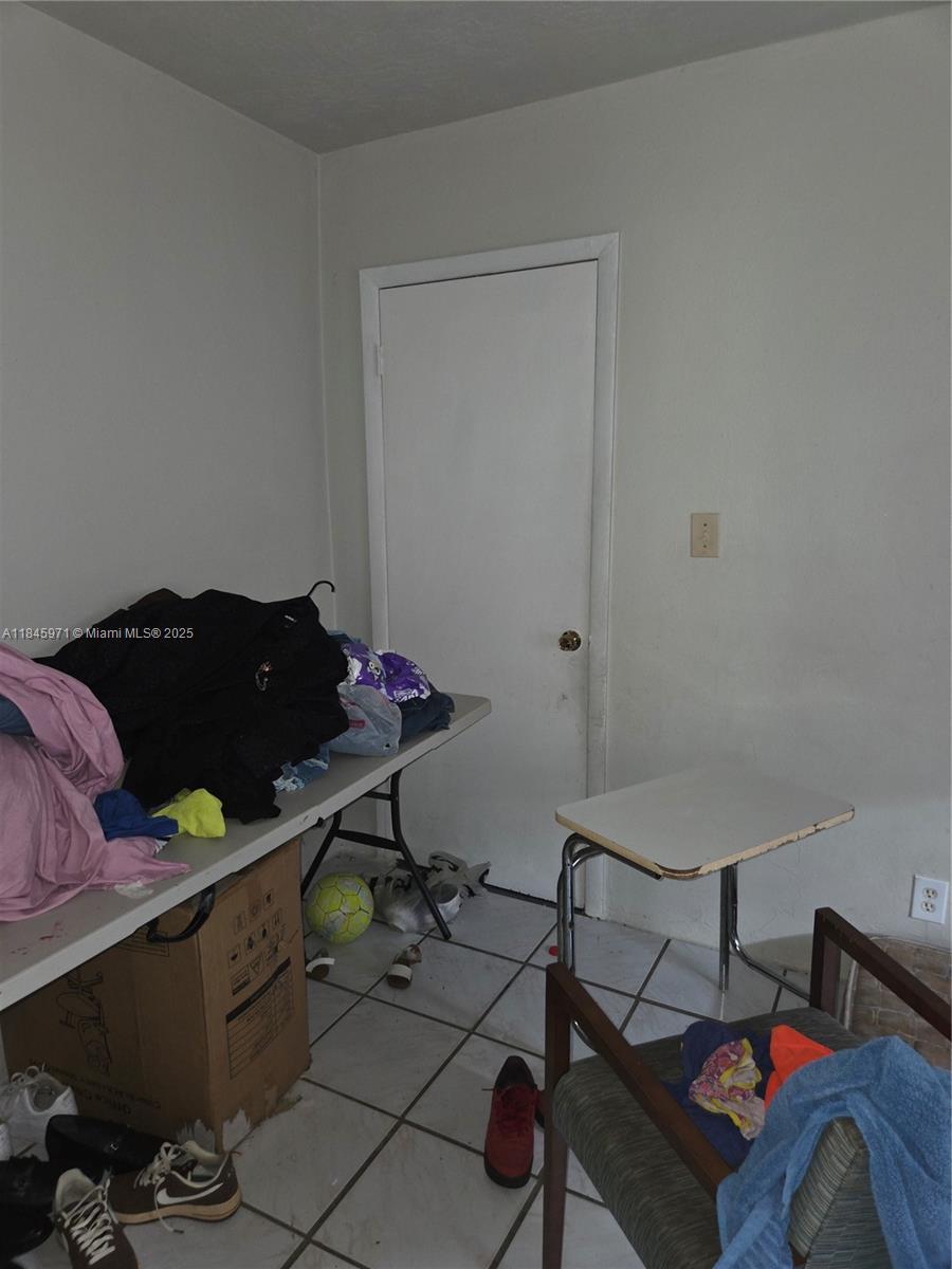 See details / 962 sq. ft. $ 2025-07-23 0 Photo