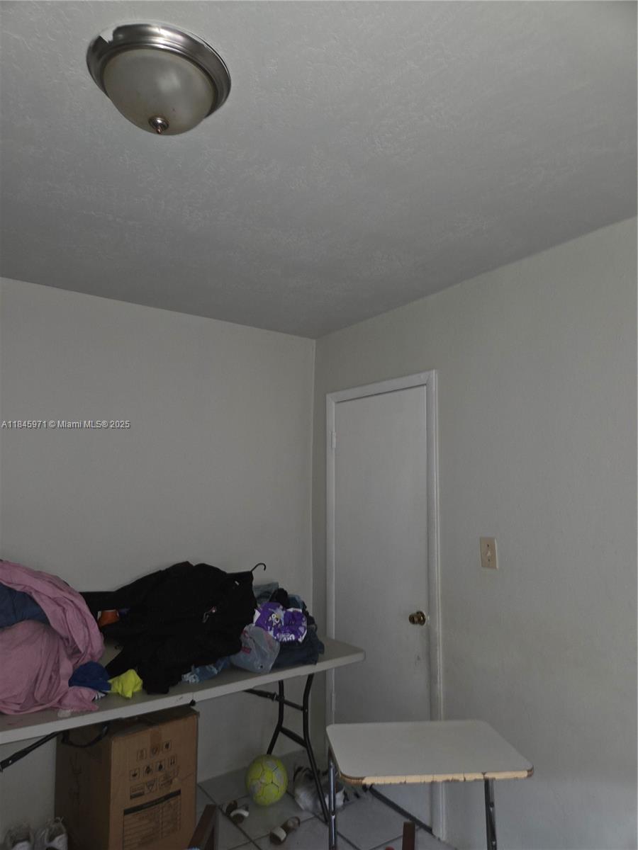 See details / 962 sq. ft. $ 2025-07-23 0 Photo