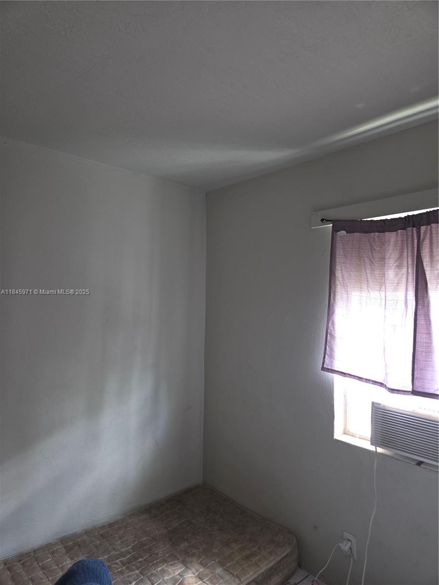 See details / 962 sq. ft. $ 2025-07-23 0 Photo