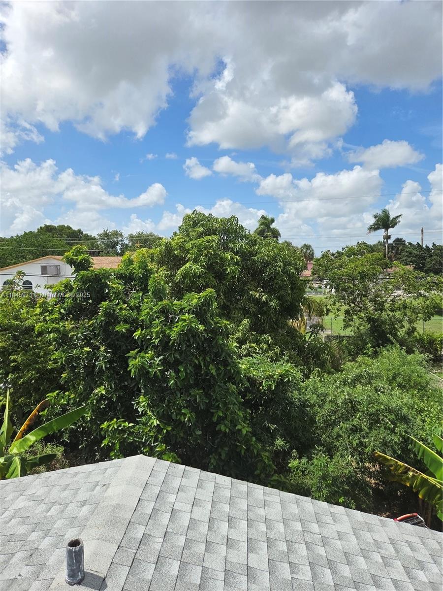 See details / 962 sq. ft. $ 2025-07-23 0 Photo