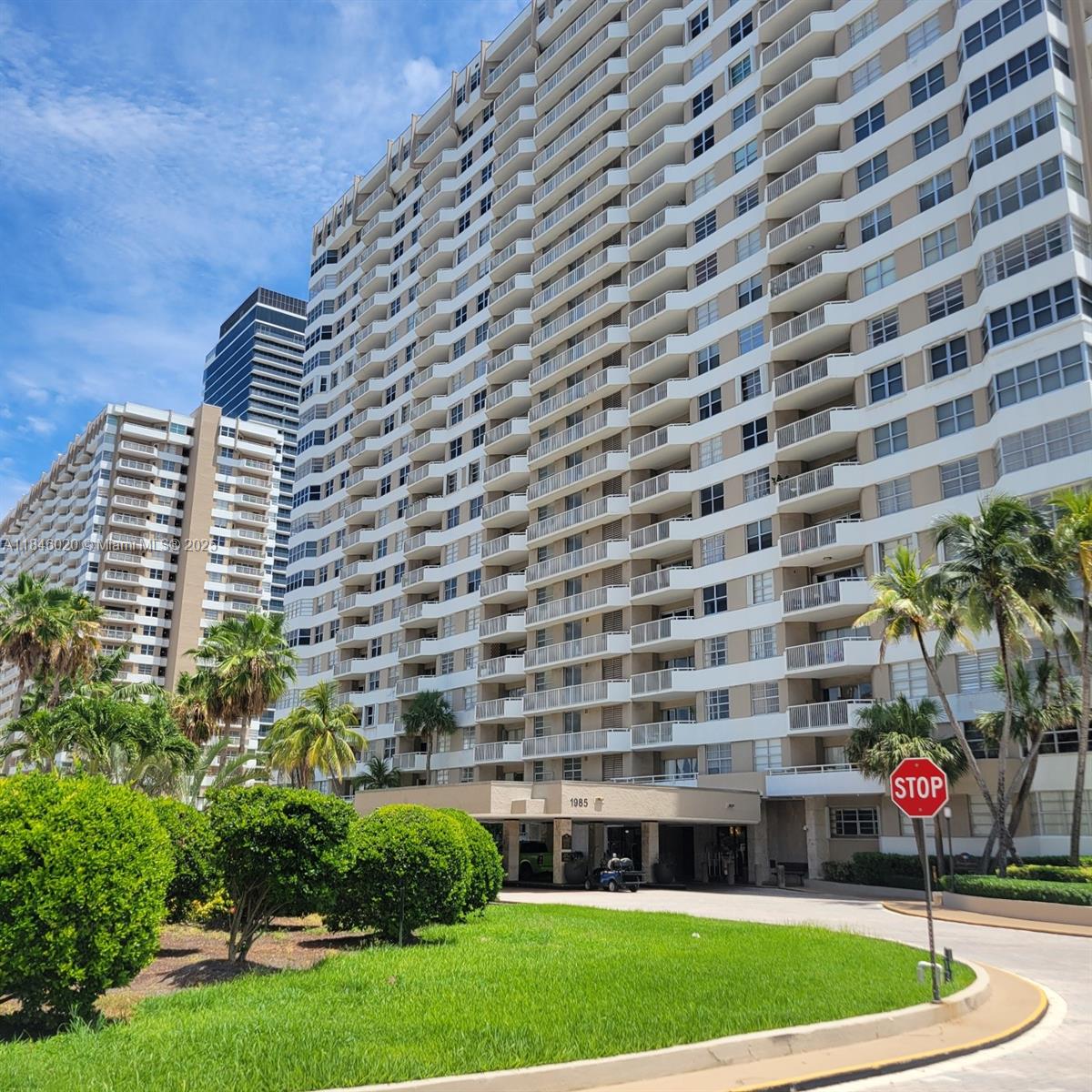 See details 12B 1 / 2 870 sq. ft. $ 2025-07-23 0 Photo