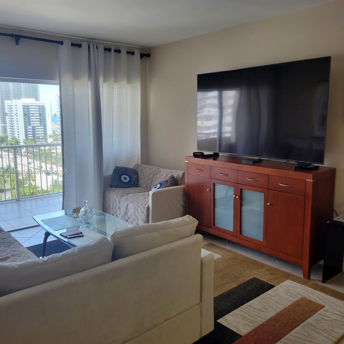 See details 12B 1 / 2 870 sq. ft. $ 2025-07-23 0 Photo