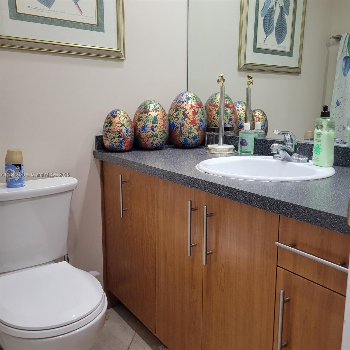 See details 12B 1 / 2 870 sq. ft. $ 2025-07-23 0 Photo