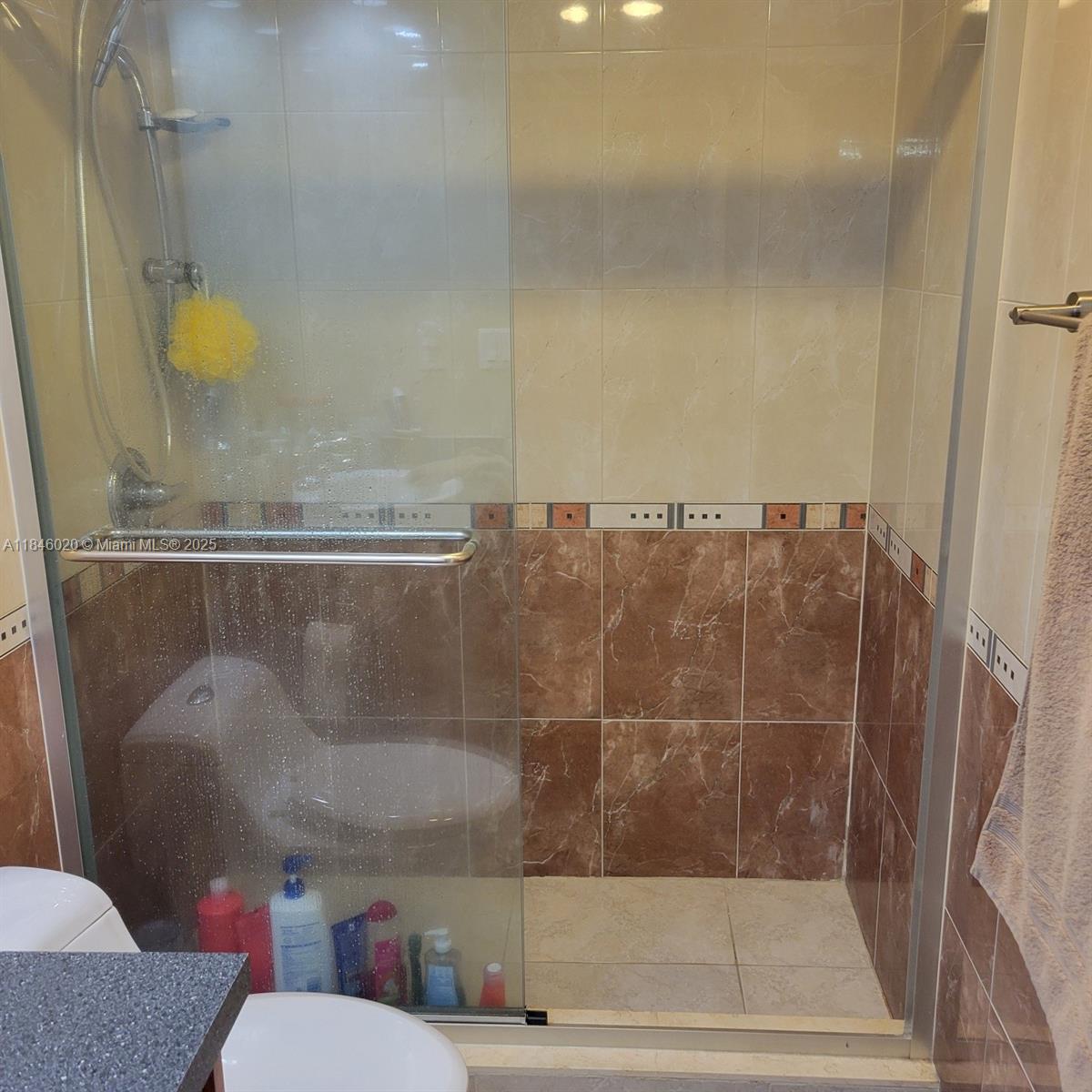 See details 12B 1 / 2 870 sq. ft. $ 2025-07-23 0 Photo
